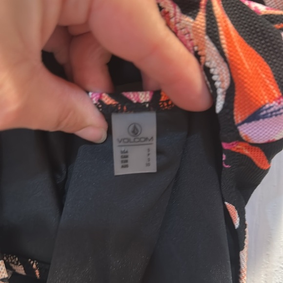 Volcom You Da Palm Black Tropical Floral Plunge One Piece Swimsuit S Low Back - Picture 6 of 9